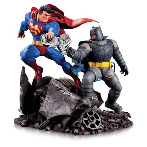 Batman Mini Battle Statue - DKR Batman vs Superman