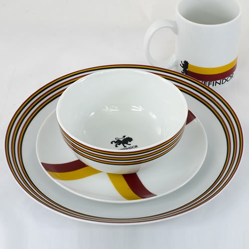 Dinnerware - Harry Potter - 16pc Gryffindor House Crest Set